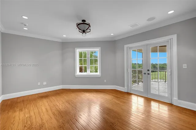 a view of livingroom with furniture