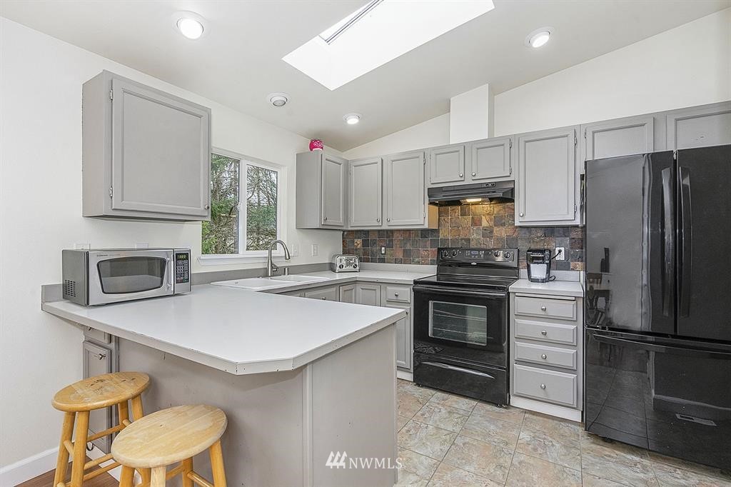 17442 Mountain View Road Southeast Monroe, WA 98272 - Photo 5 of 23 Gallery Image 5