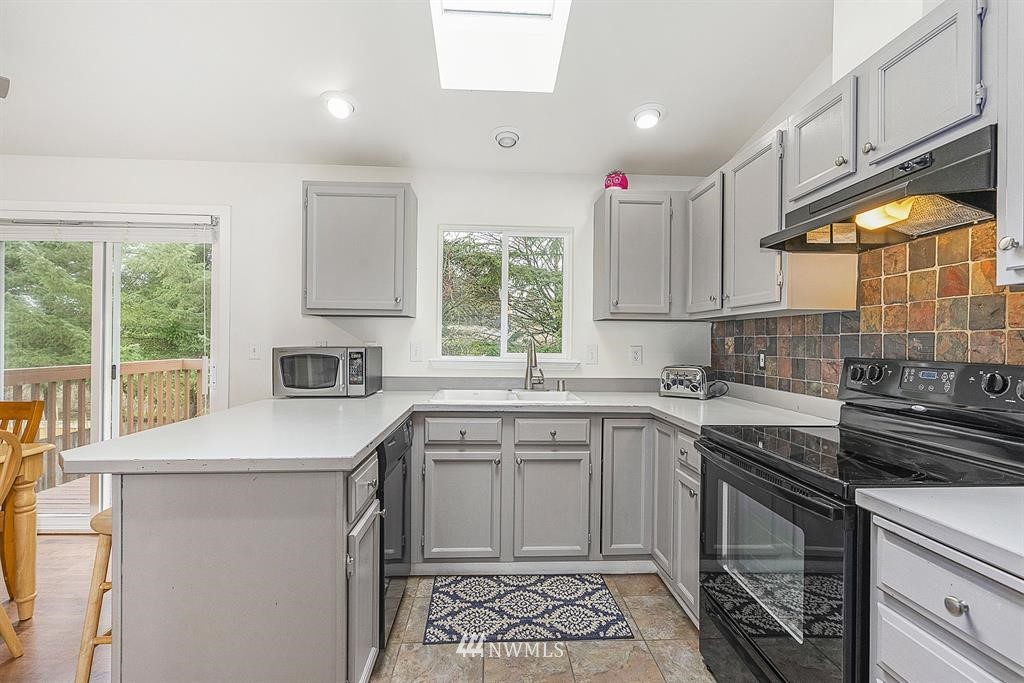 17442 Mountain View Road Southeast Monroe, WA 98272 - Photo 6 of 23 Gallery Image 6