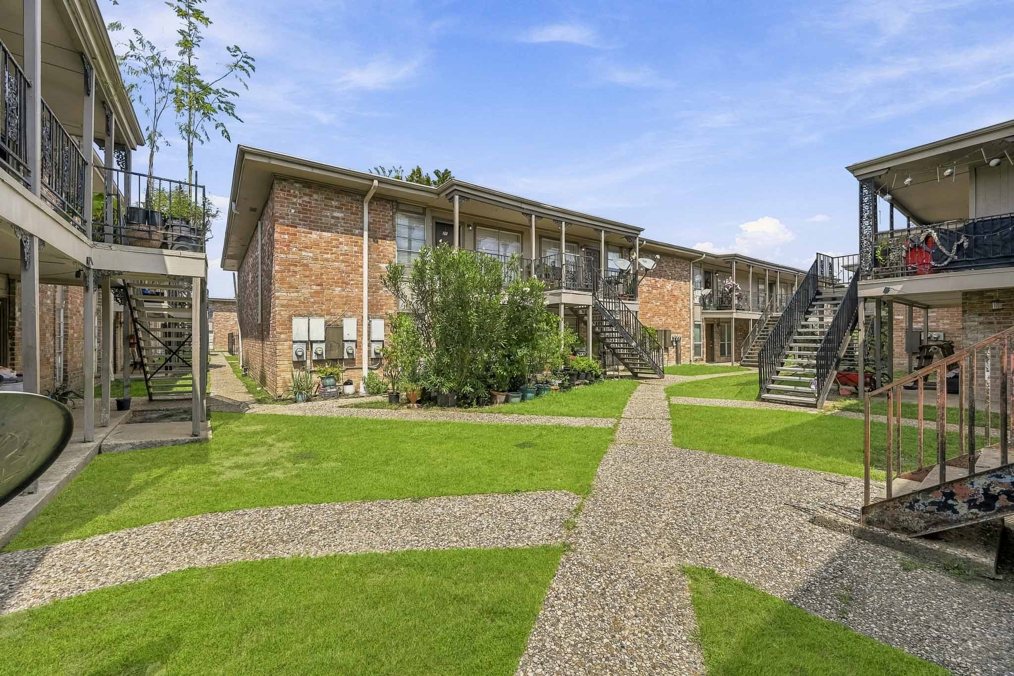 9616 Long Point Road, Unit 33 Houston, TX 77055 - Photo 15 of 17 Gallery Image 15