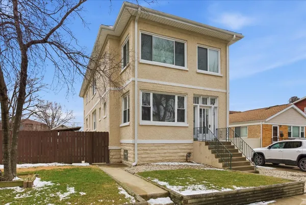 $2,579 | 5808 North Navarre Avenue, Unit 1, Chicago, IL 60631