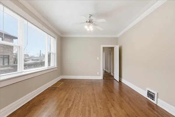 $2,579 | 5808 North Navarre Avenue, Unit 1, Chicago, IL 60631