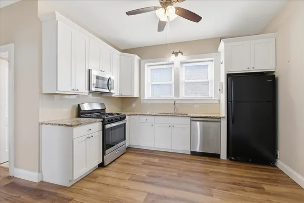 $2,579 | 5808 North Navarre Avenue, Unit 1, Chicago, IL 60631