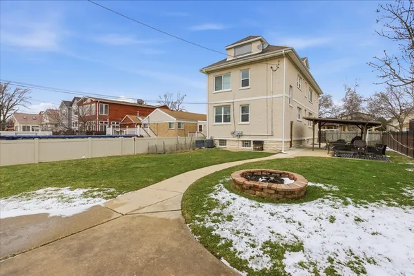 $2,579 | 5808 North Navarre Avenue, Unit 1, Chicago, IL 60631