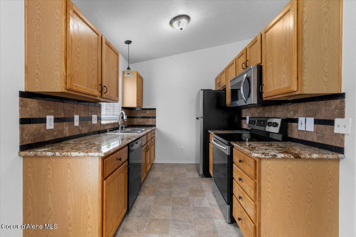 6648 Legacy Drive Rathdrum, ID 83858 - Photo 5 of 21 Kitchen