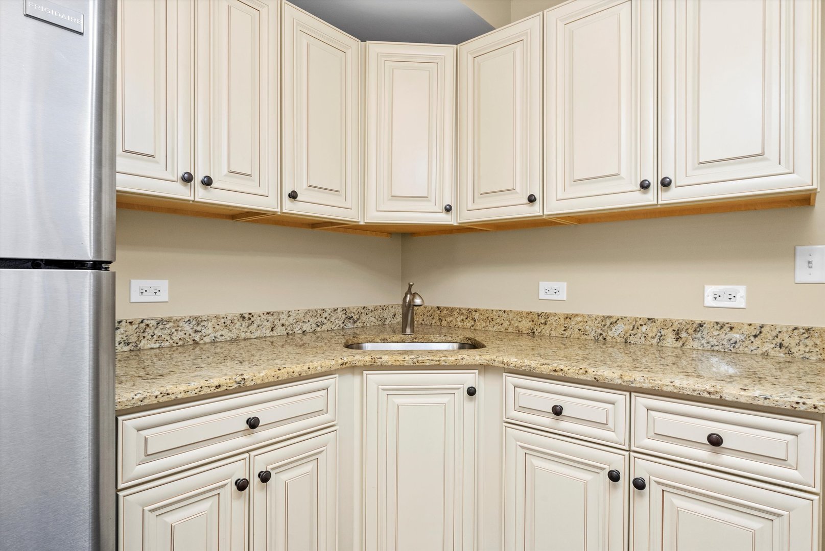 552 West Cullerton Street, Unit G Chicago, IL 60616 - Photo 9 of 21