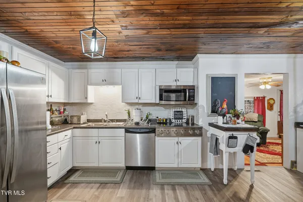 $599,000 | 5186 Lick Creek Road, Clinchco, VA 24226