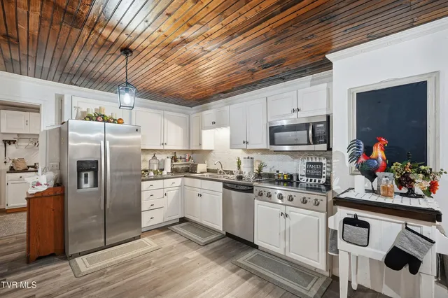 $599,000 | 5186 Lick Creek Road, Clinchco, VA 24226