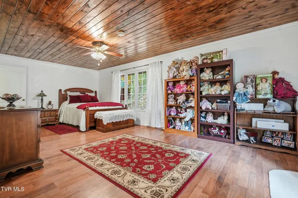 $599,000 | 5186 Lick Creek Road, Clinchco, VA 24226