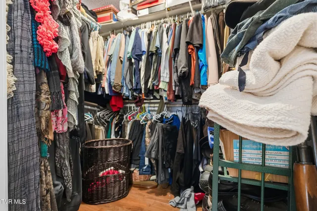 $599,000 | 5186 Lick Creek Road, Clinchco, VA 24226