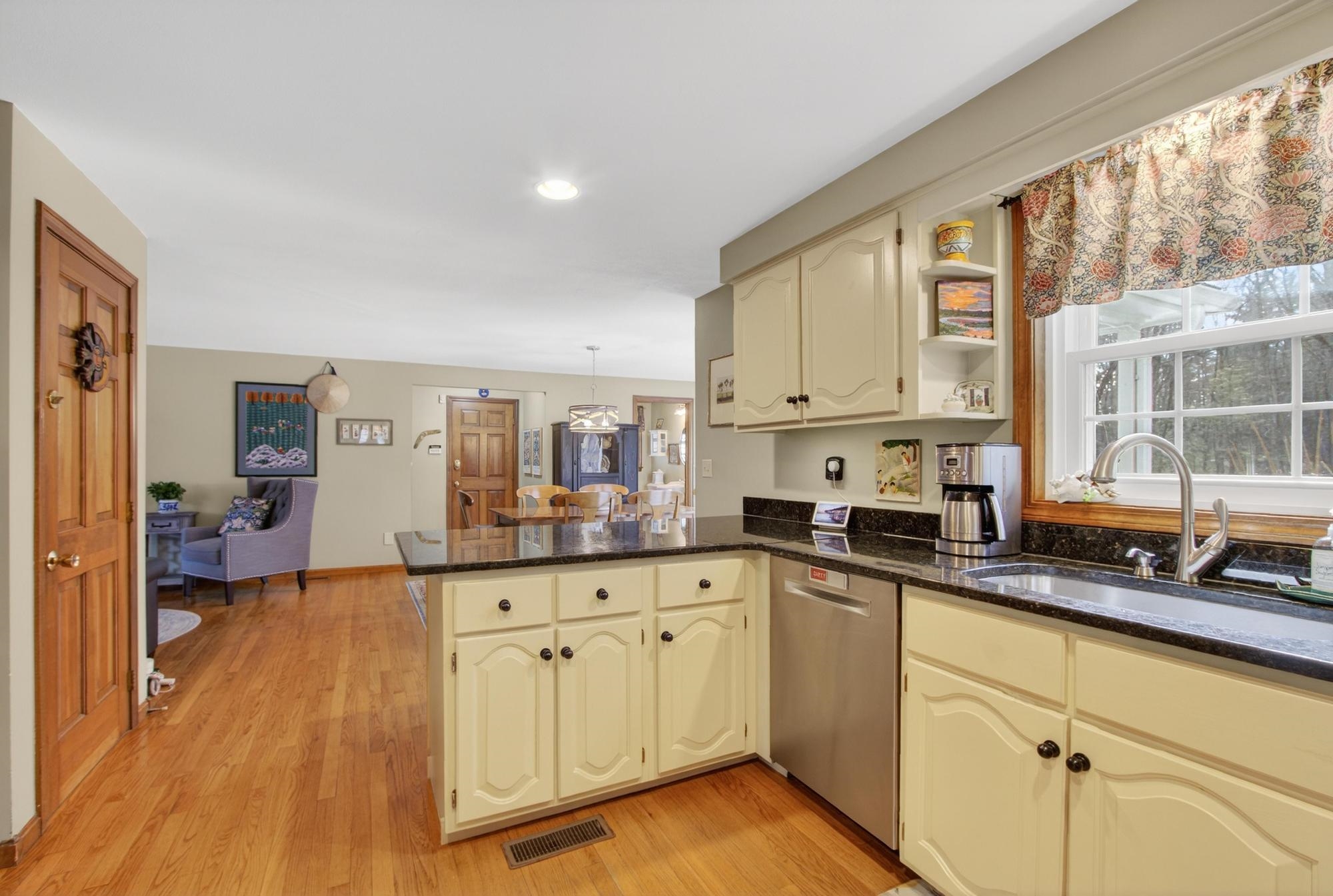 17 Kent Street Windham, NH 03087 - Photo 11 of 35