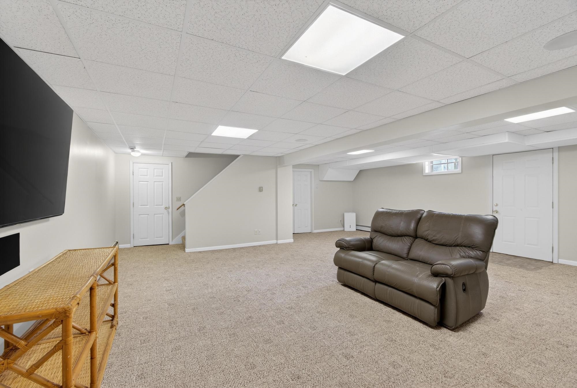 17 Kent Street Windham, NH 03087 - Photo 26 of 35