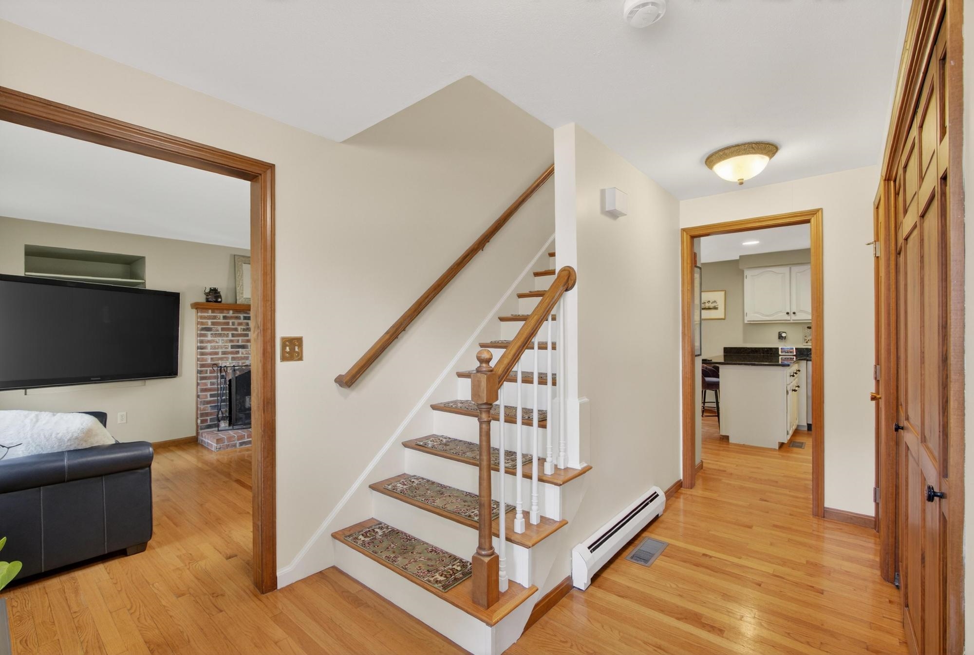 17 Kent Street Windham, NH 03087 - Photo 4 of 35