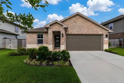 $325,000 | 4910 Bottlebrush Drive, Pearland, TX 77584