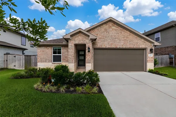 $325,000 | 4910 Bottlebrush Drive, Pearland, TX 77584