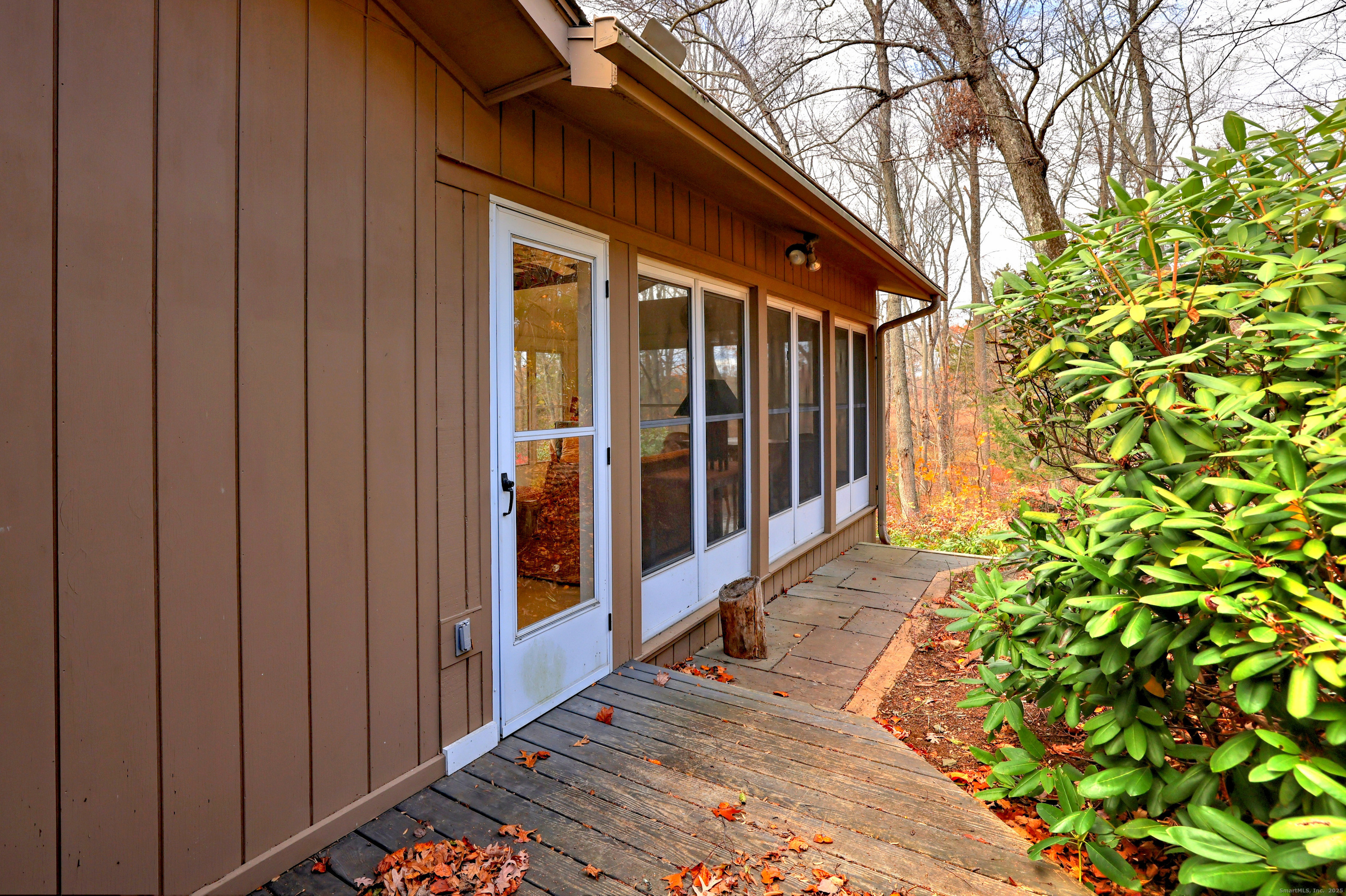 70 Woodfield Road Woodbridge, CT 06525 - Photo 34 of 37 a view of a house with a hallway