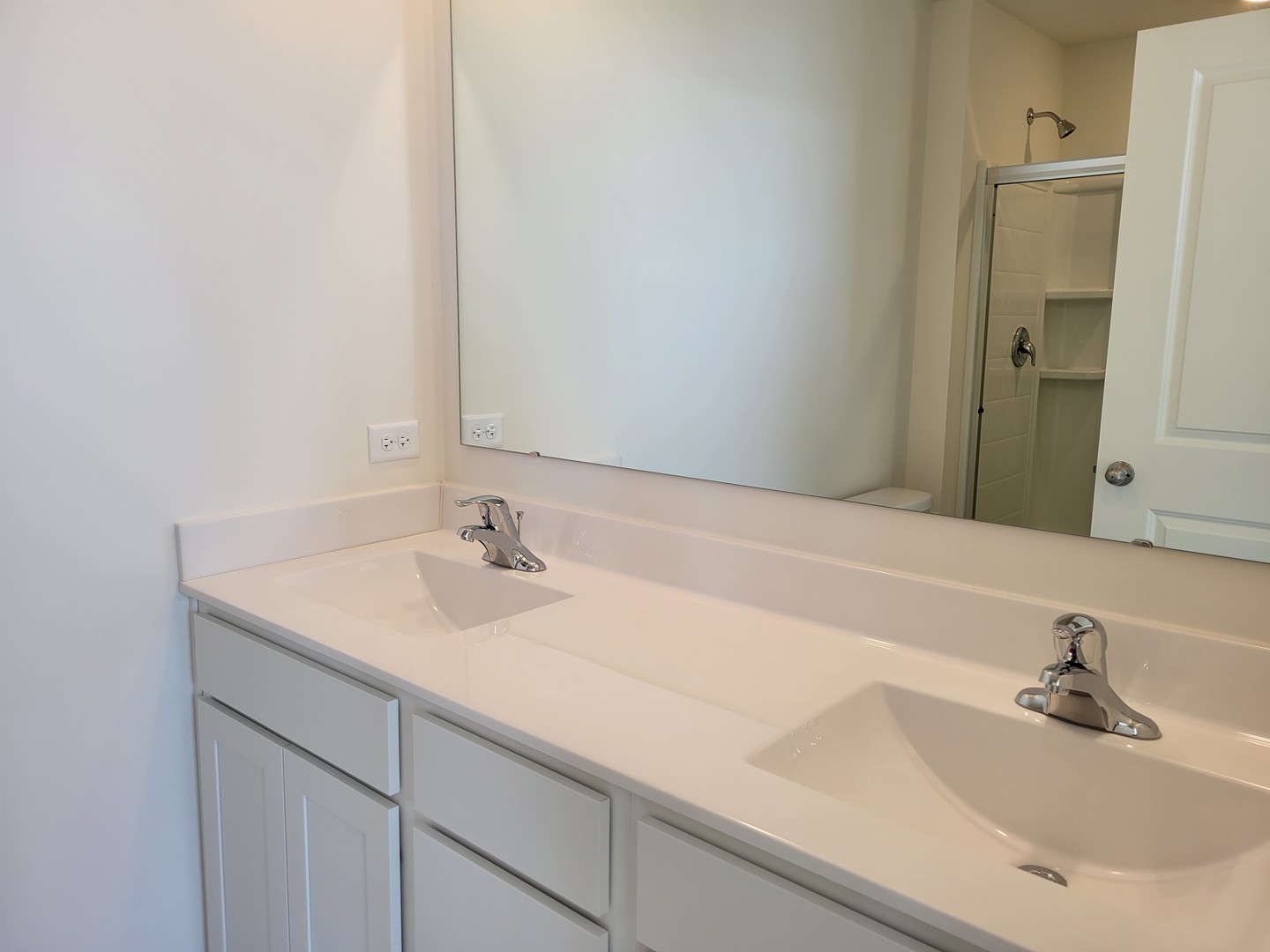 332 Summit Circle Lombard, IL 60148 - Photo 12 of 13 a bathroom with a sink and a mirror