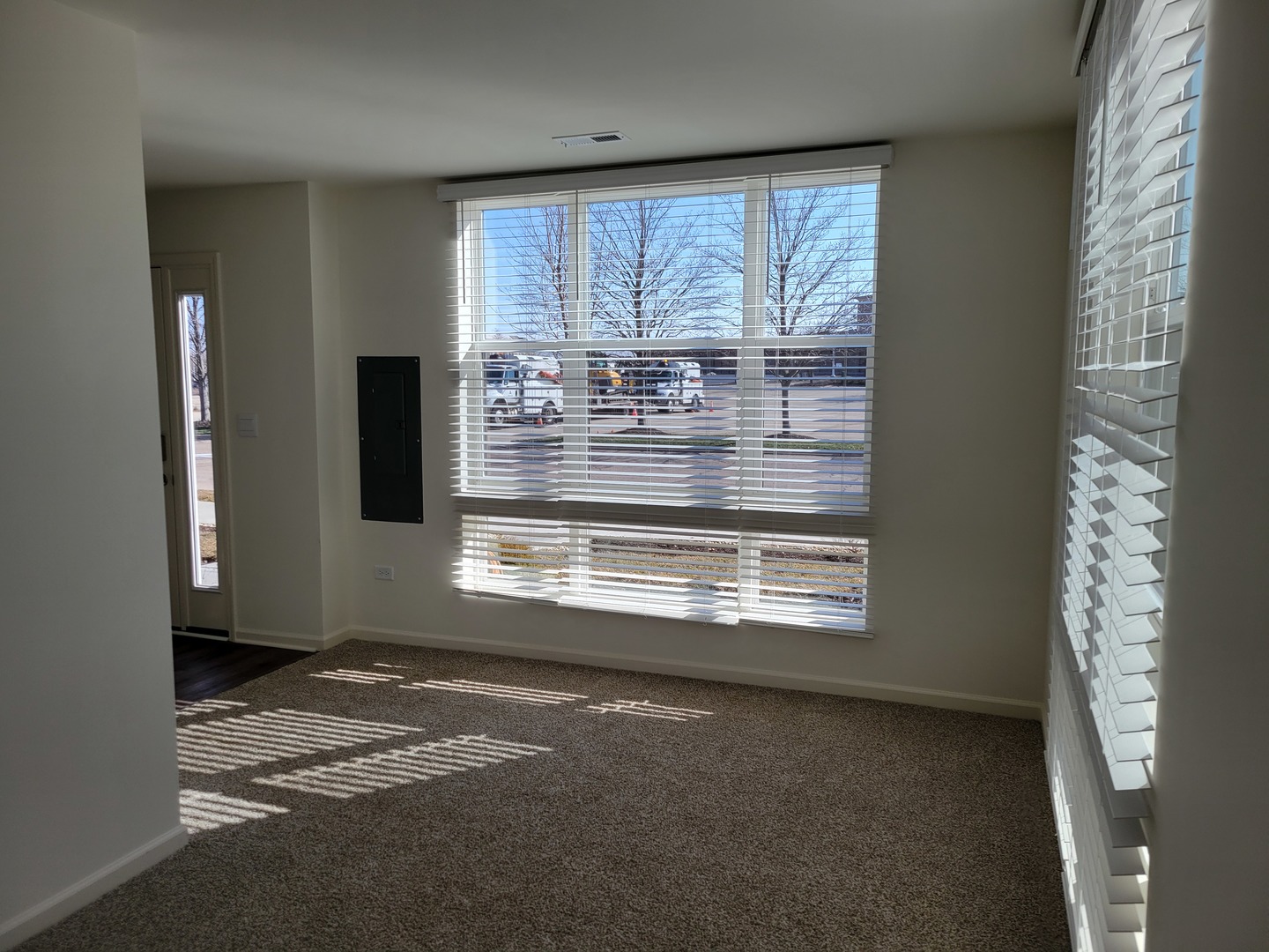 332 Summit Circle Lombard, IL 60148 - Photo 3 of 13 a view of empty room with window