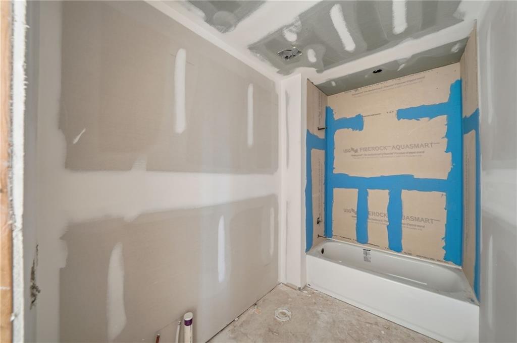 1783 Hunter Drive Ranger, GA 30734 - Photo 15 of 40 a bathroom with a bathtub and shower