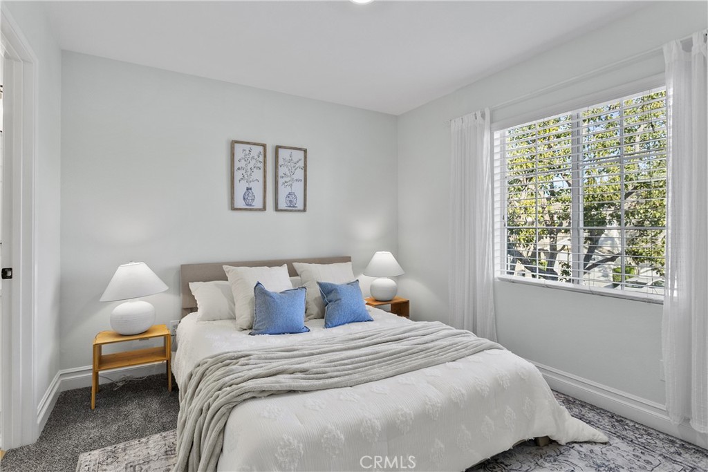 81 Plateau Aliso Viejo, CA 92656 - Photo 18 of 31 a bedroom with bed and window