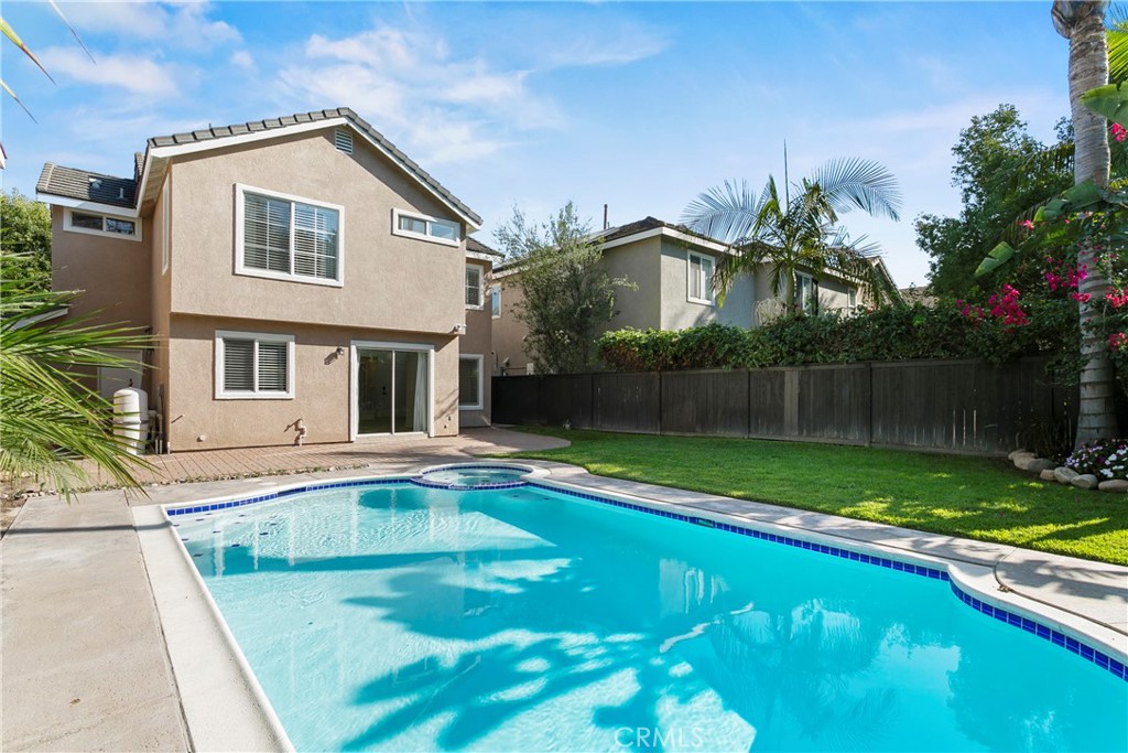 81 Plateau Aliso Viejo, CA 92656 - Photo 27 of 31 a front view of a house with garden
