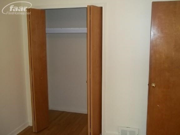 1168 Parallel Street Fenton, MI 48430 - Photo 9 of 10 20181617-8.JPG