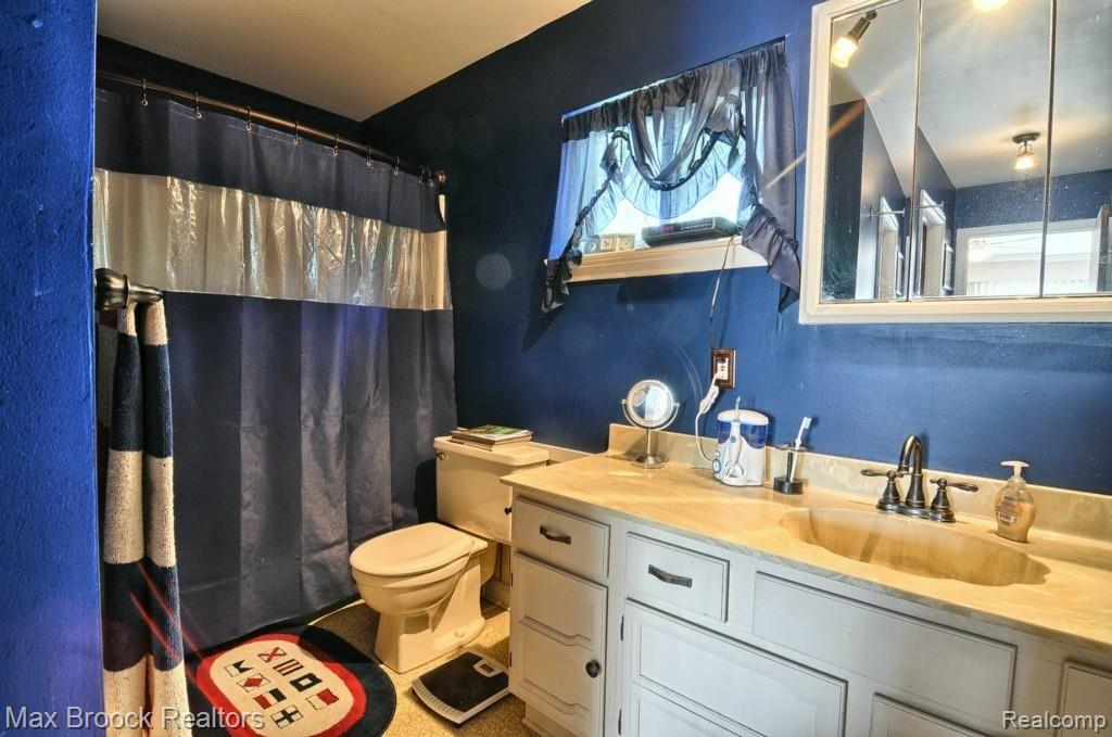 285 Reymont Road Waterford, MI 48327 - Photo 16 of 27
