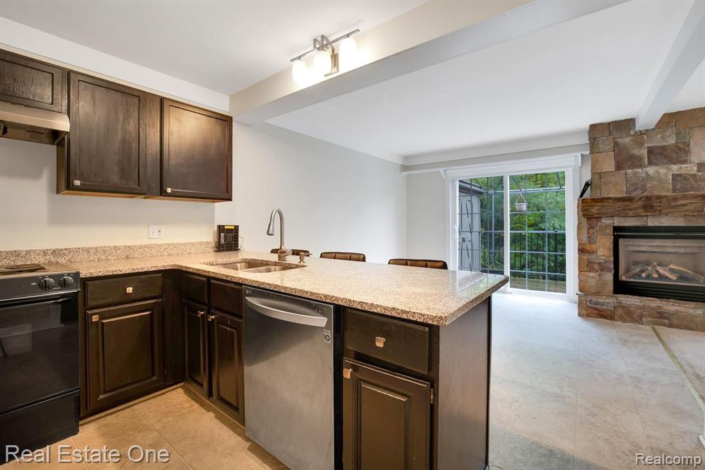 1330 Brook Lane Rochester Hills, MI 48306 - Photo 11 of 21