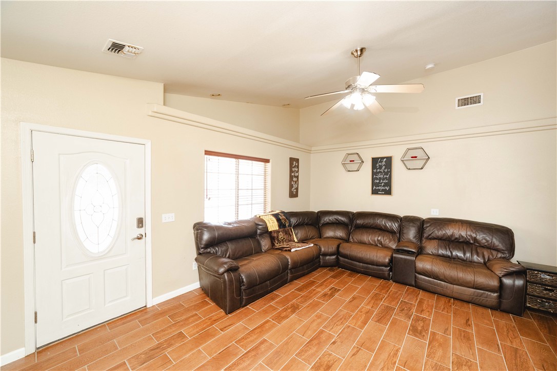 3048 Mallory Loop Kingman, AZ 86401 - Photo 12 of 75 Living Room