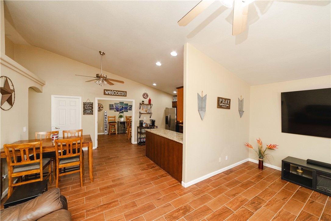 3048 Mallory Loop Kingman, AZ 86401 - Photo 14 of 75 Living Room