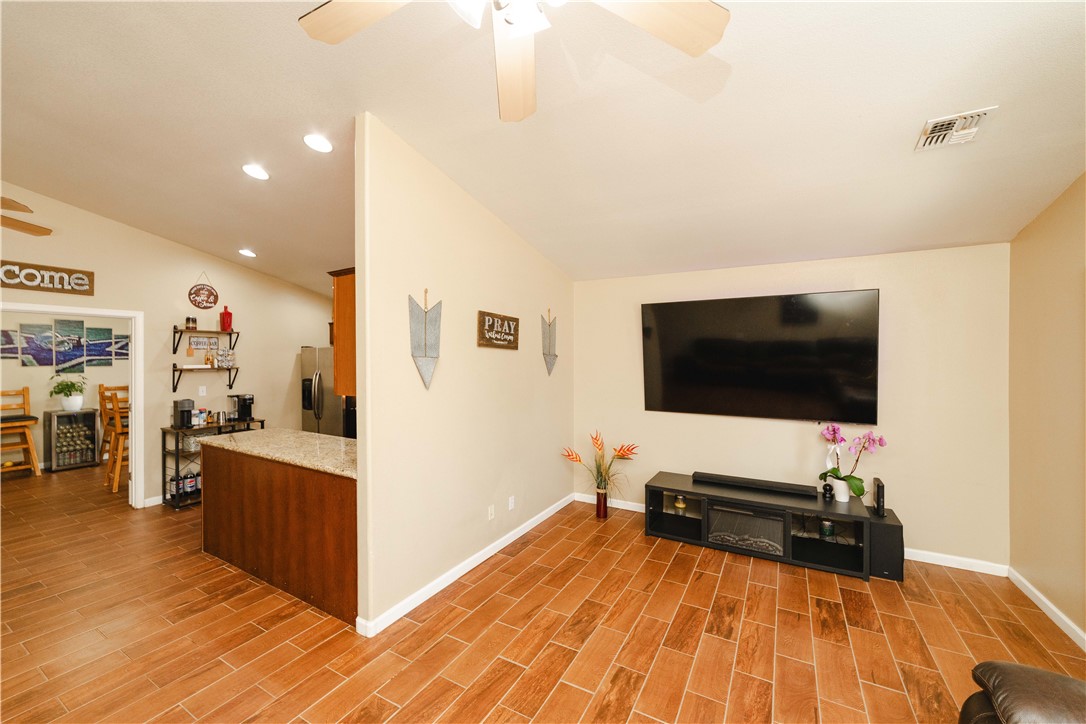 3048 Mallory Loop Kingman, AZ 86401 - Photo 15 of 75 Living Room