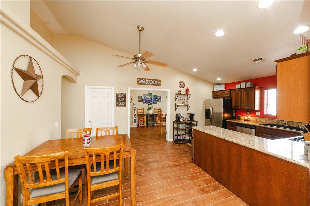 3048 Mallory Loop Kingman, AZ 86401 - Photo 16 of 75 Kitchen