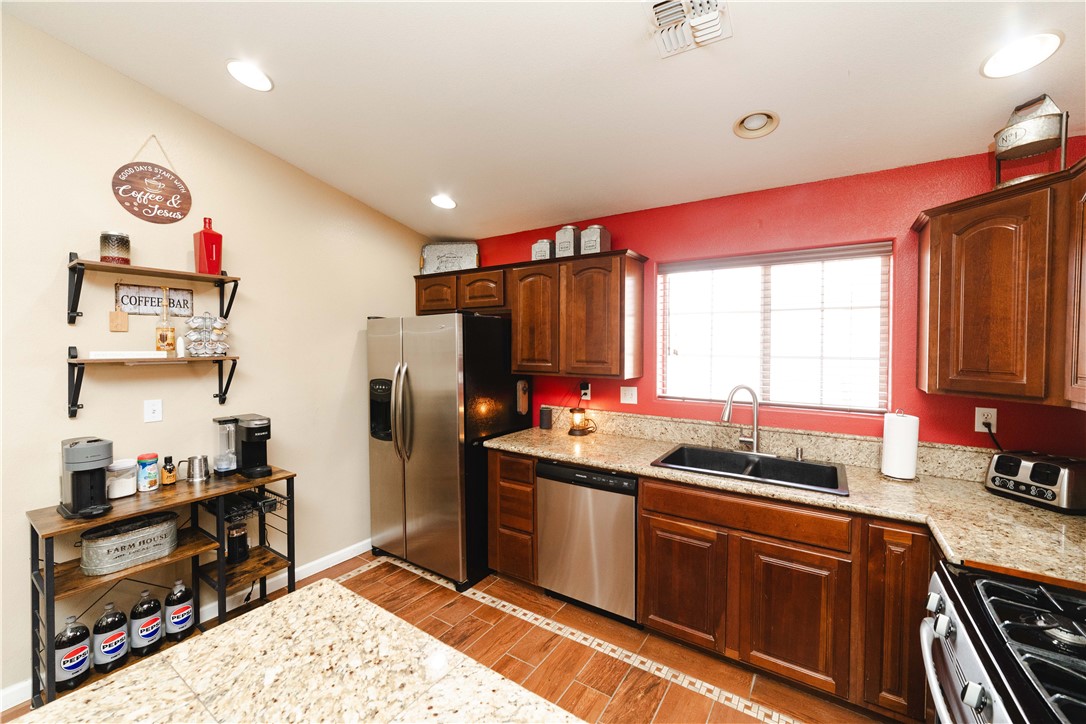 3048 Mallory Loop Kingman, AZ 86401 - Photo 20 of 75 Kitchen
