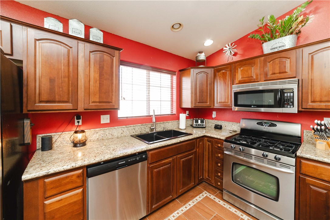 3048 Mallory Loop Kingman, AZ 86401 - Photo 21 of 75 Kitchen
