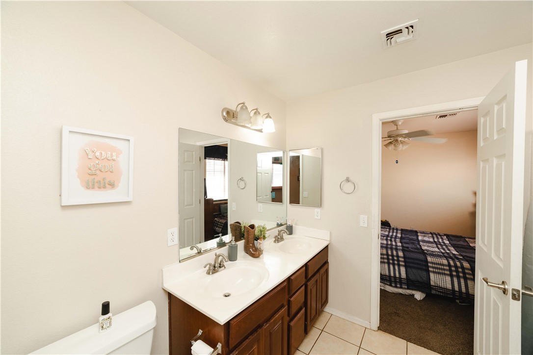 3048 Mallory Loop Kingman, AZ 86401 - Photo 47 of 75 Bathroom