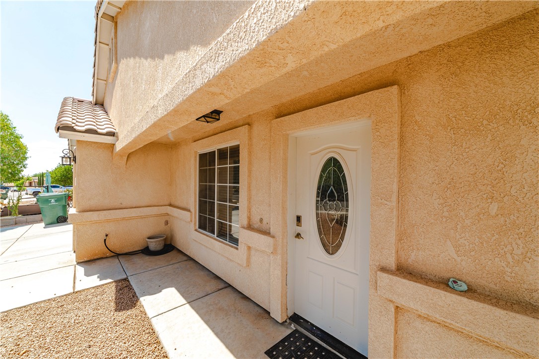 3048 Mallory Loop Kingman, AZ 86401 - Photo 5 of 75 Entry