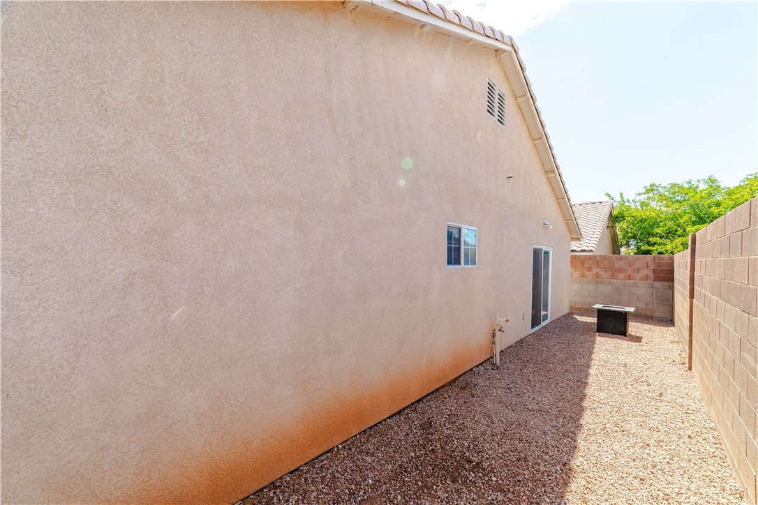 3048 Mallory Loop Kingman, AZ 86401 - Photo 57 of 75 Side of Structure