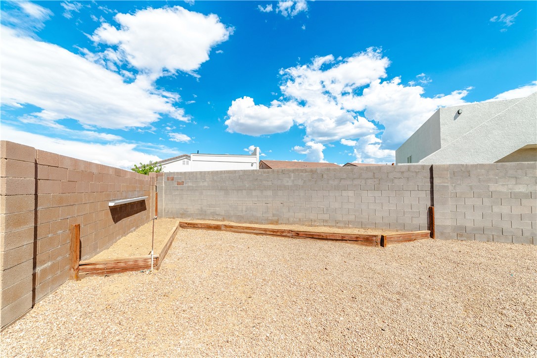 3048 Mallory Loop Kingman, AZ 86401 - Photo 63 of 75 Yard