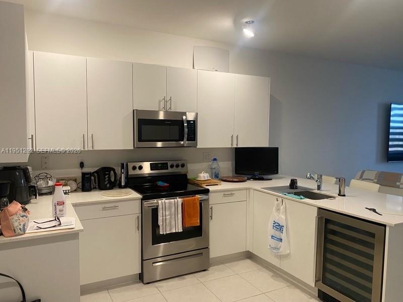13101 Southwest 286th Street Homestead, FL 33033 - Photo 2 of 5 a view of a kitchen with electric appliances