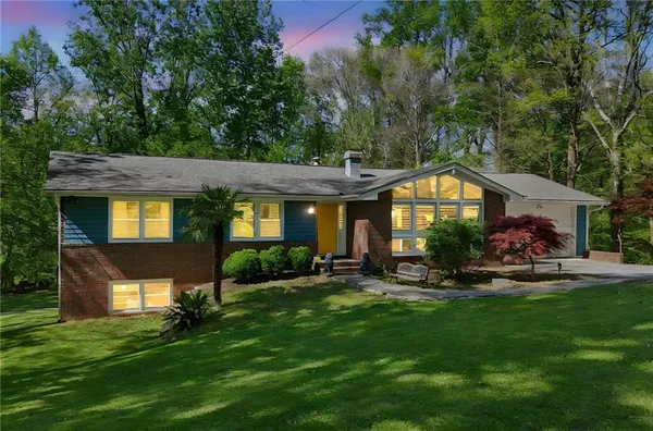 a view of a house with a yard