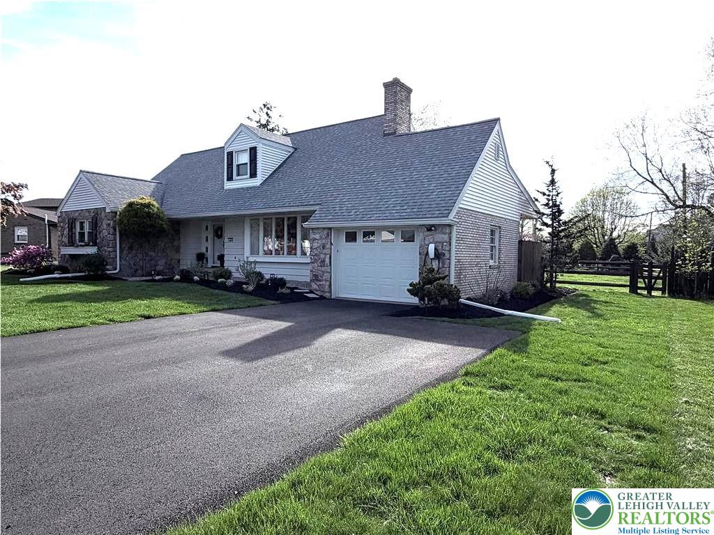 389 Barrett Road Emmaus, PA 18049 - Photo 4 of 35