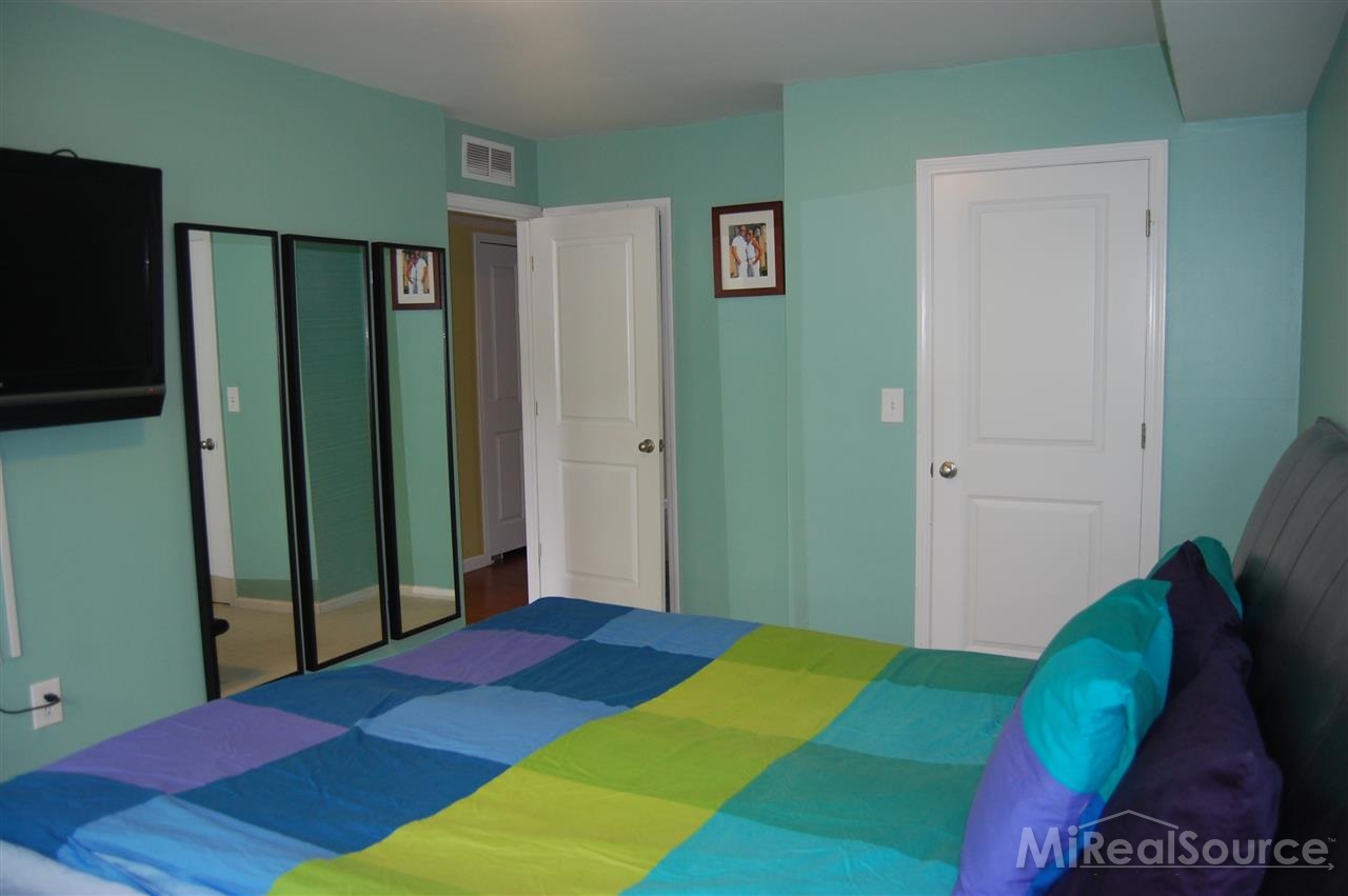 1673 Riverside Drive, Unit 41 Rochester, MI 48309 - Photo 13 of 26 31200001-12.JPG