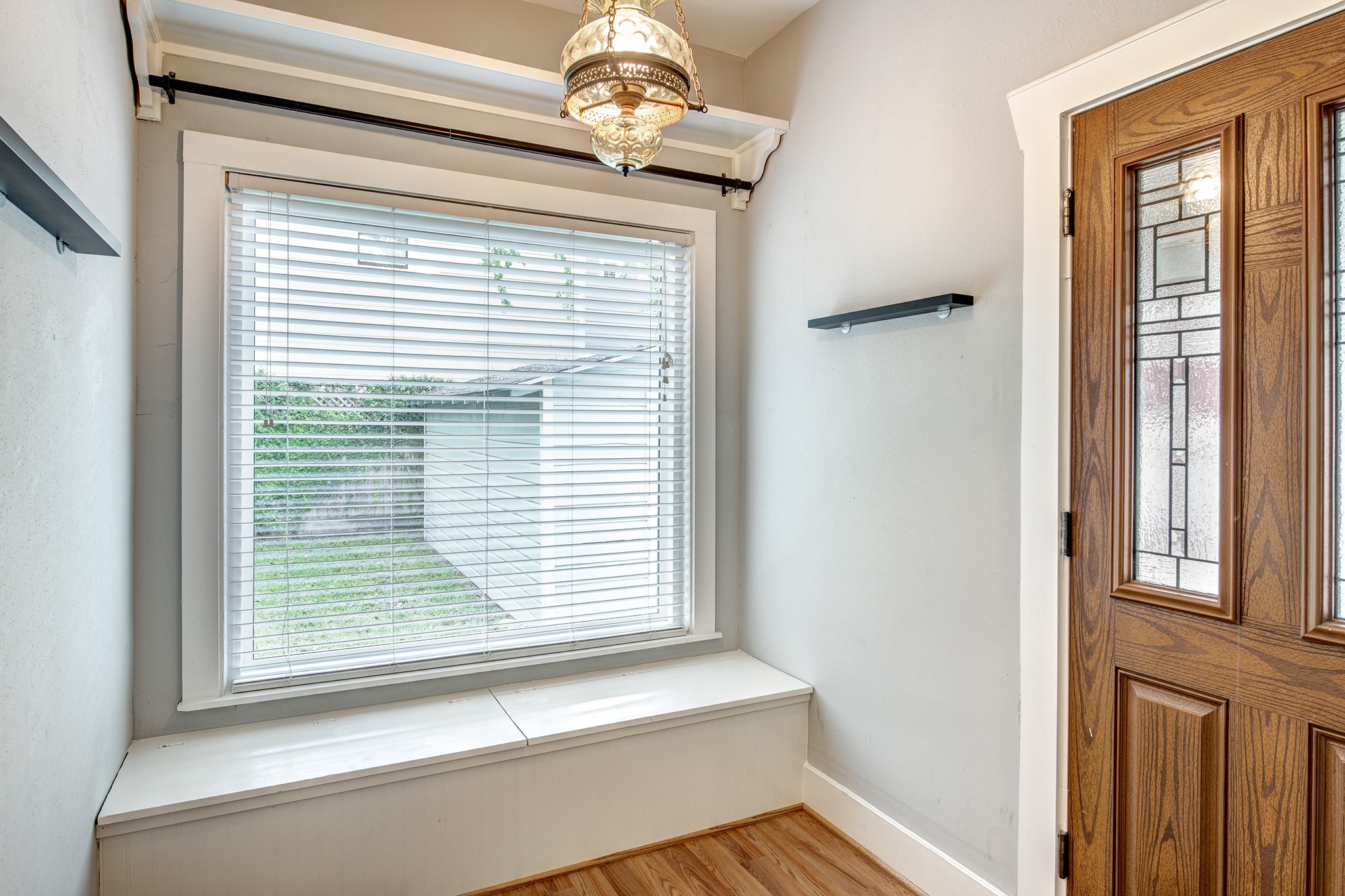 2219 Singleton Street Houston, TX 77008 - Photo 8 of 21 Mudroom is ideal for dropping off groceries and clothes.