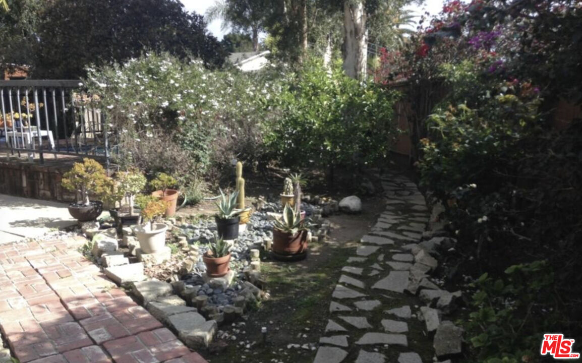 2480 Penmar Avenue, Unit 2 Venice, CA 90291 - Photo 7 of 8 a view of outdoor space with lots of trees