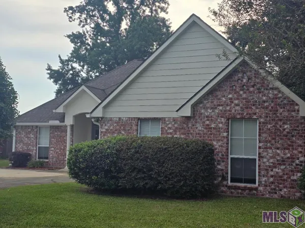 $325,000 | 17343 Les Chenier Street, Prairieville, LA 70769
