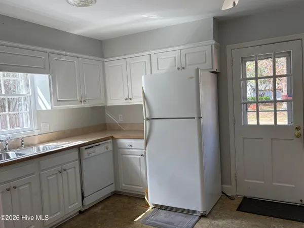 $299,900 | 2107 Somerset Drive North, Wilson, NC 27893