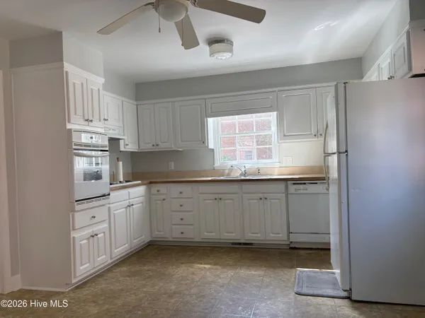 $299,900 | 2107 Somerset Drive North, Wilson, NC 27893