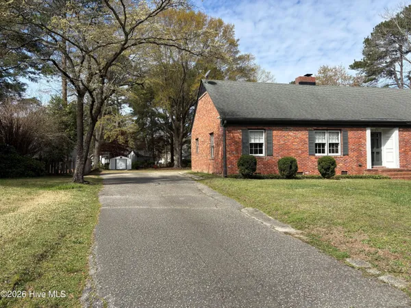 $299,900 | 2107 Somerset Drive North, Wilson, NC 27893