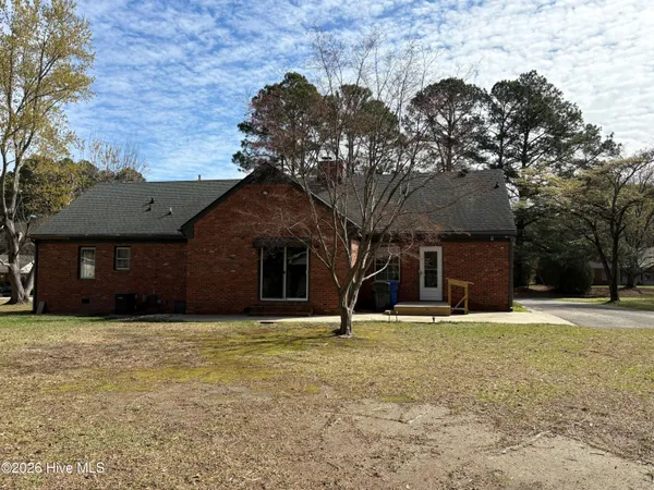 $299,900 | 2107 Somerset Drive North, Wilson, NC 27893