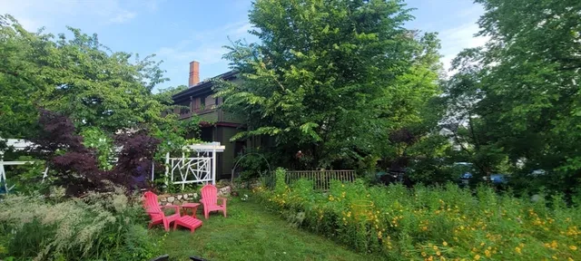 $3,400 | 31 Elm Street, Unit 1, Newton, MA 02465